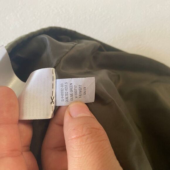 Old Navy Quilted Puffer Vest XS Women’s Olive Green Lightweight Zip Up Layering - Picture 7 of 7